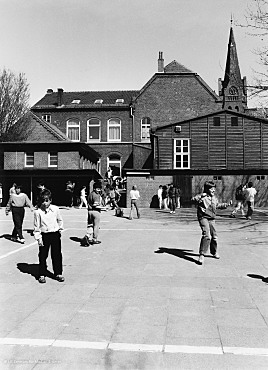 1987 - Schulhof der Grundschule